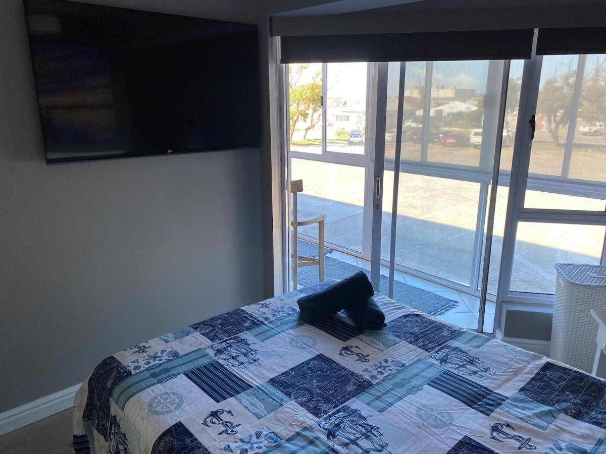 Modern Apartment Walking Distance To Main Beach Restaurants And Other Amenities Jeffreysbaai Buitenkant foto