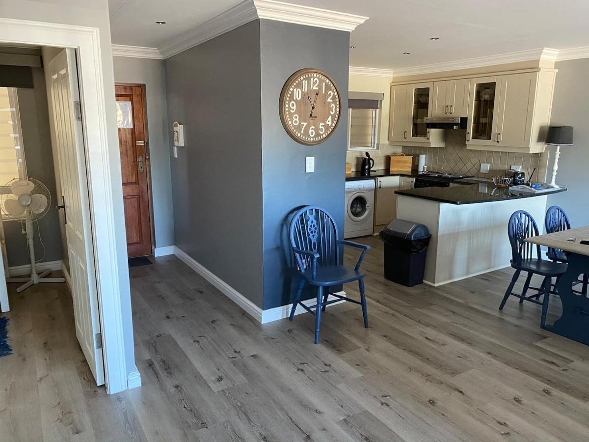 Modern Apartment Walking Distance To Main Beach Restaurants And Other Amenities Jeffreysbaai Buitenkant foto