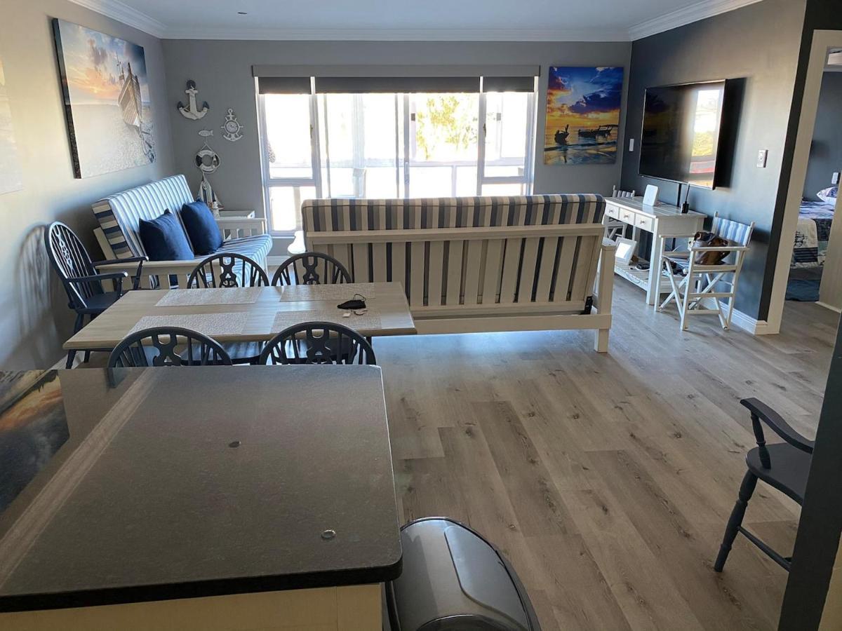 Modern Apartment Walking Distance To Main Beach Restaurants And Other Amenities Jeffreysbaai Buitenkant foto