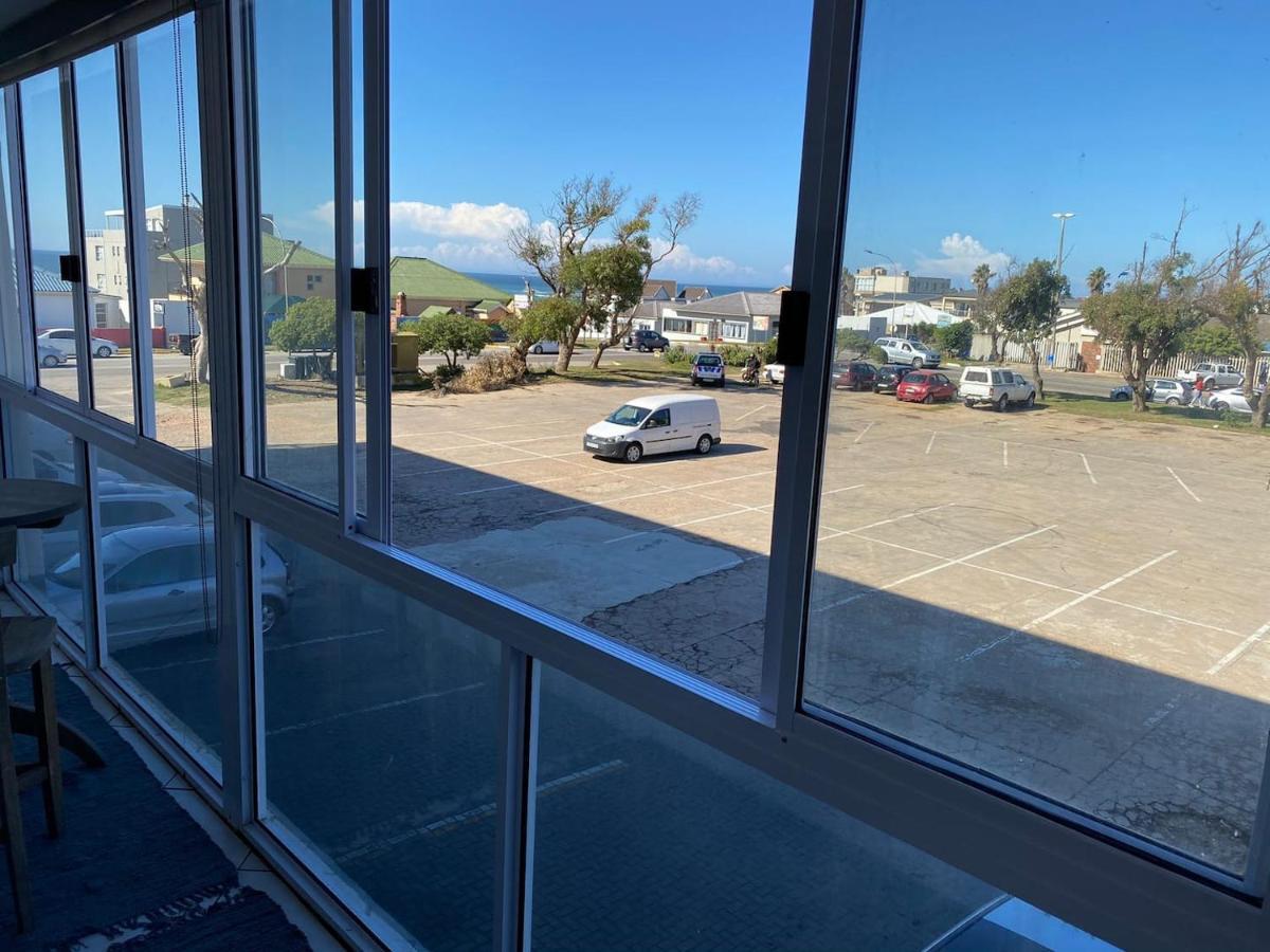 Modern Apartment Walking Distance To Main Beach Restaurants And Other Amenities Jeffreysbaai Buitenkant foto