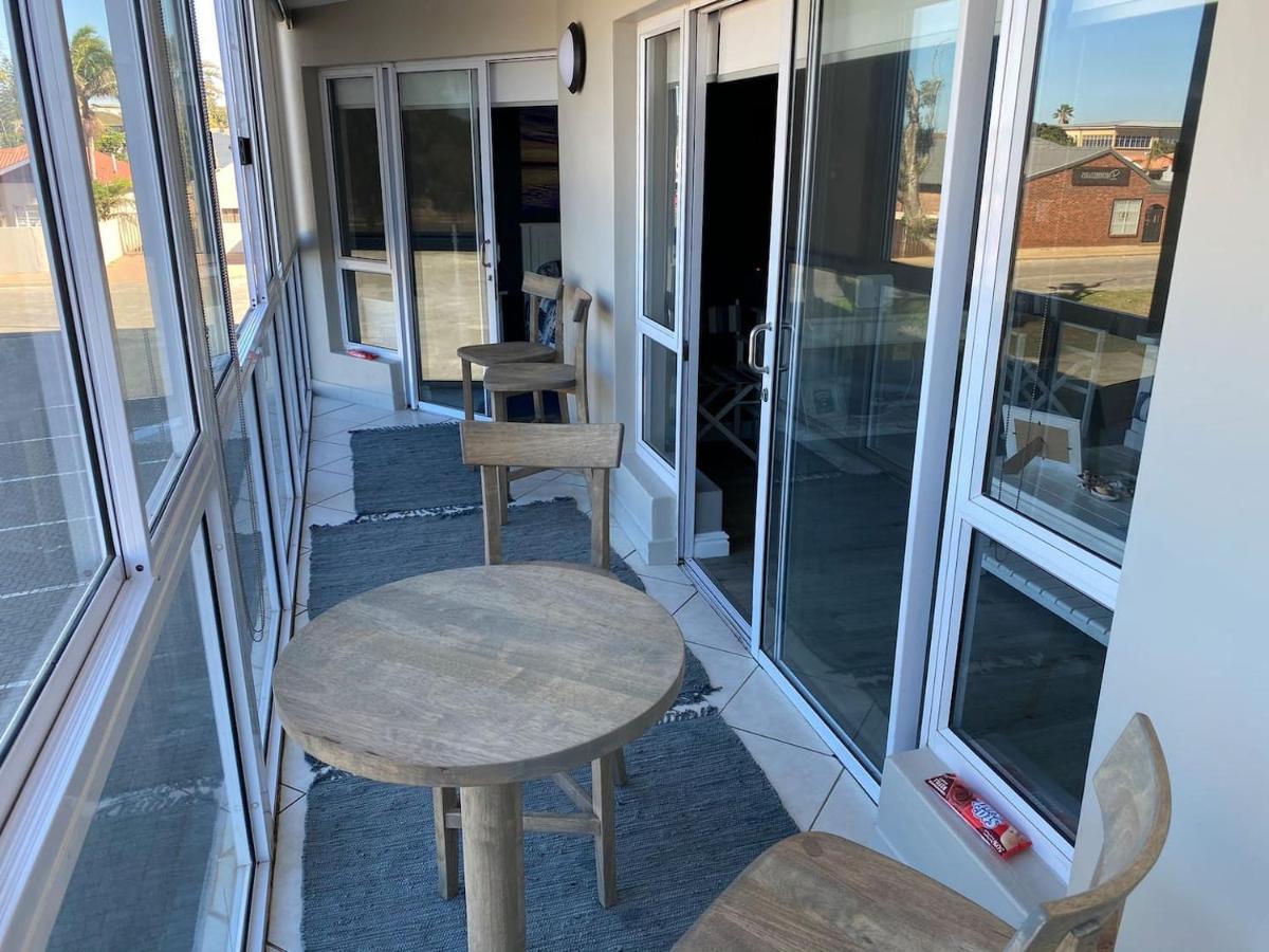 Modern Apartment Walking Distance To Main Beach Restaurants And Other Amenities Jeffreysbaai Buitenkant foto