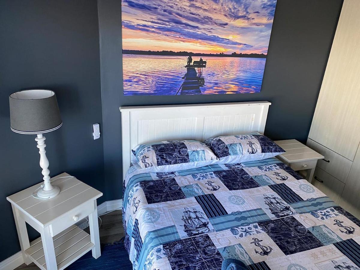 Modern Apartment Walking Distance To Main Beach Restaurants And Other Amenities Jeffreysbaai Buitenkant foto