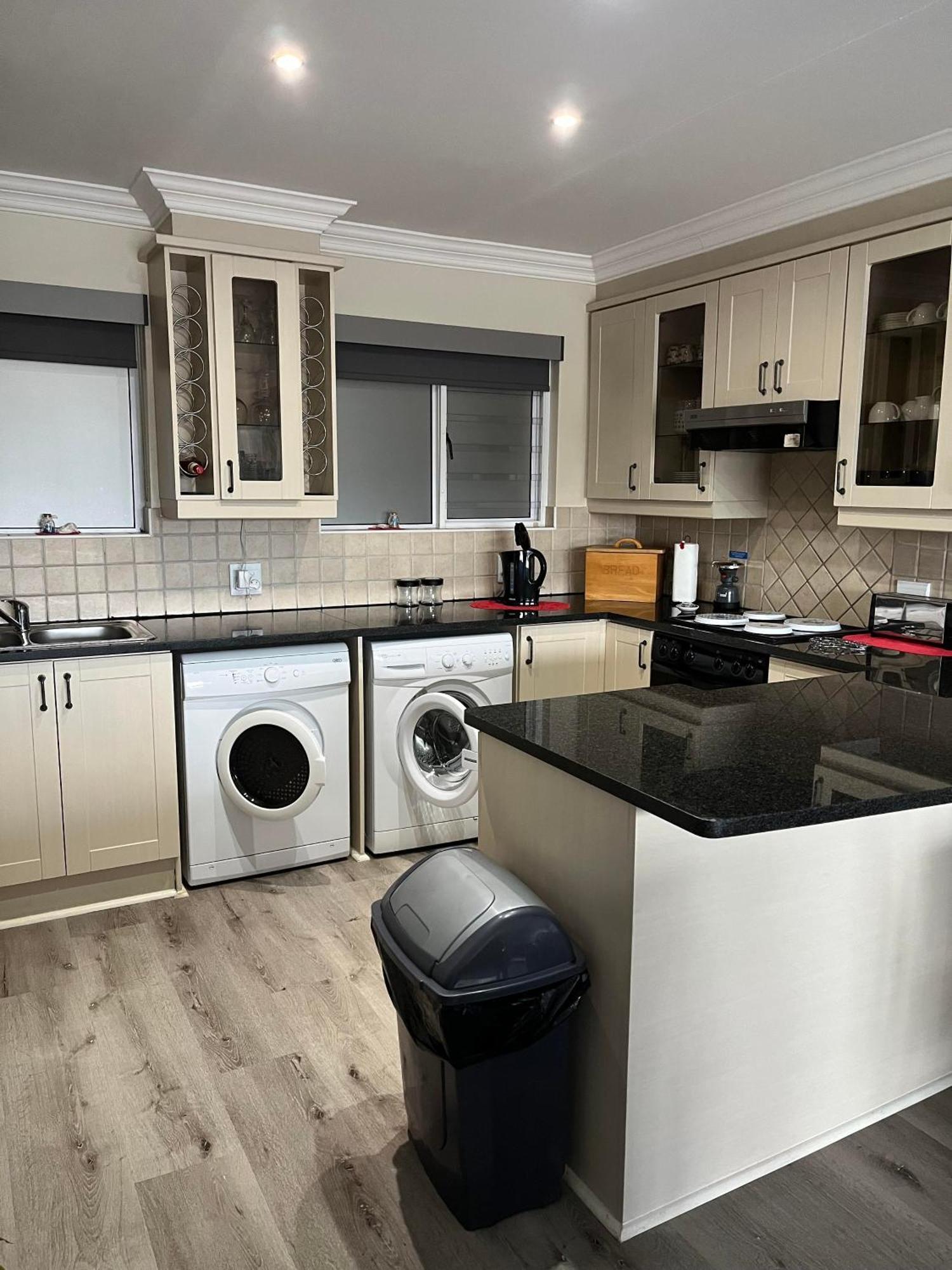 Modern Apartment Walking Distance To Main Beach Restaurants And Other Amenities Jeffreysbaai Buitenkant foto