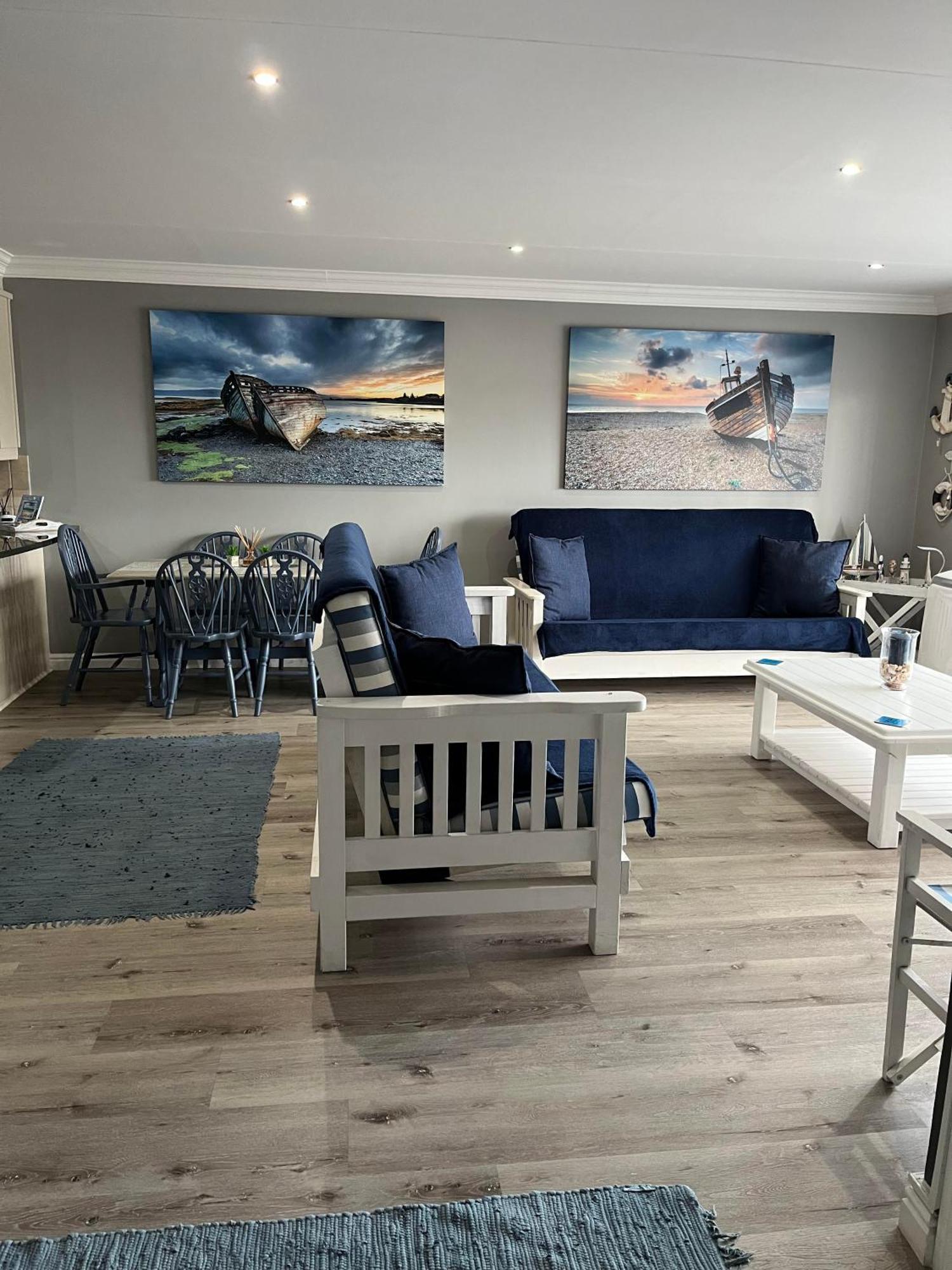 Modern Apartment Walking Distance To Main Beach Restaurants And Other Amenities Jeffreysbaai Buitenkant foto